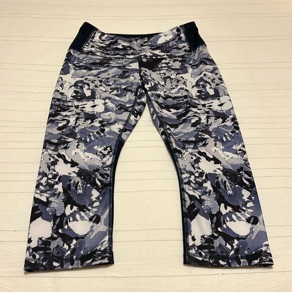 Lucy Pants - Lucy Capri Workout Tights